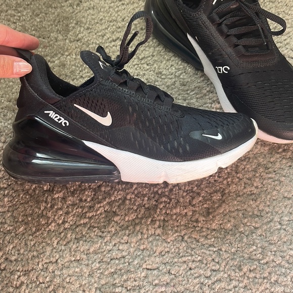 SOLD!! Nike Air Max 270 womens - Picture 2 of 6
